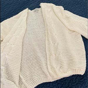 Warm&Cozy cropped cable knit sweater. Size M. New w/o tags